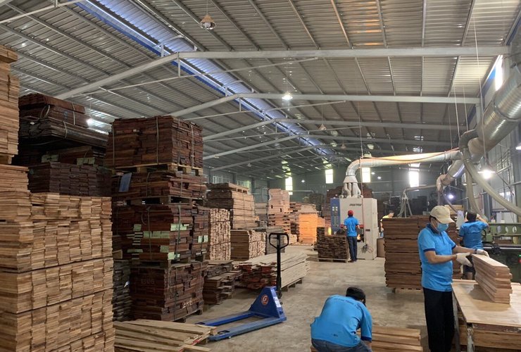 Xưởng sản xuất sàn gỗ tự nhiên công ty lâm chí phát